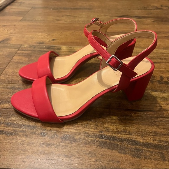NATURALIZER Women’s Bristol Sandals Faux Red Leather Heels Size 7.5 EUC - Picture 1 of 8